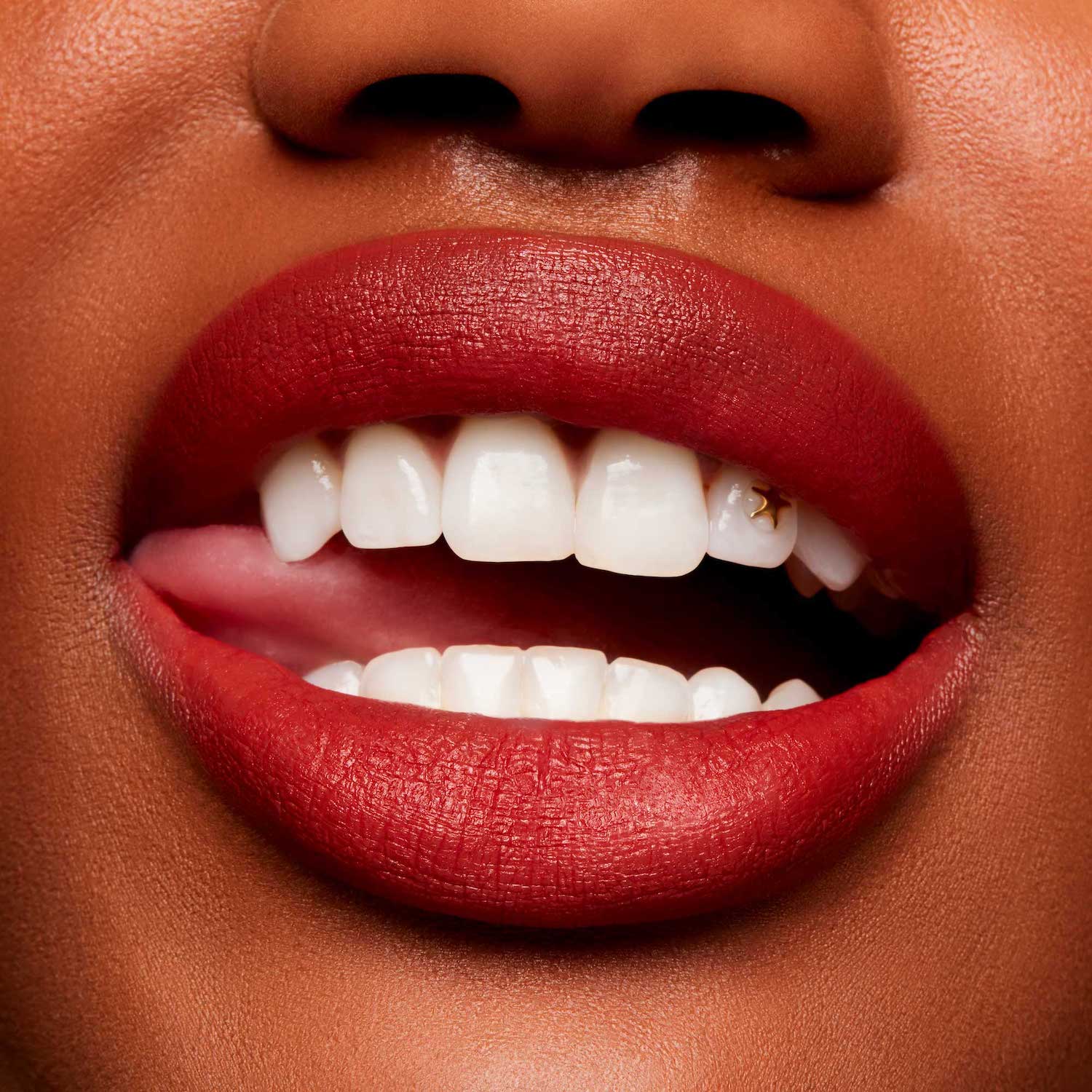 POWDER KISS VELVET BLUR SLIM STICK (BARRA PARA LABIOS)